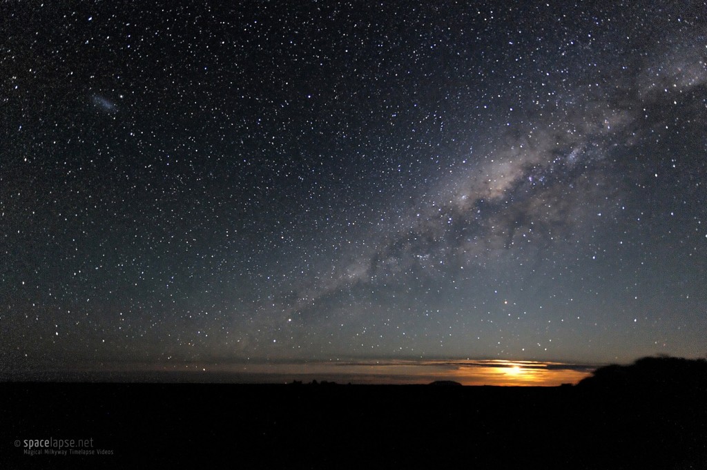 Uluru (Ayers Rock) - Moonset